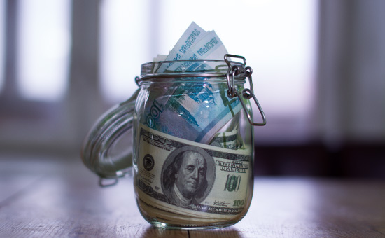  Количество россиян со сбережениями сократилось на треть 